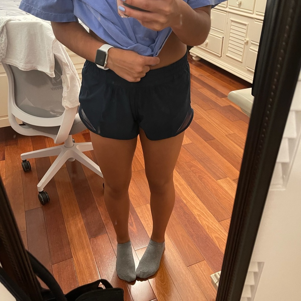 navy lululemon hotty hot shorts 2.5 inch